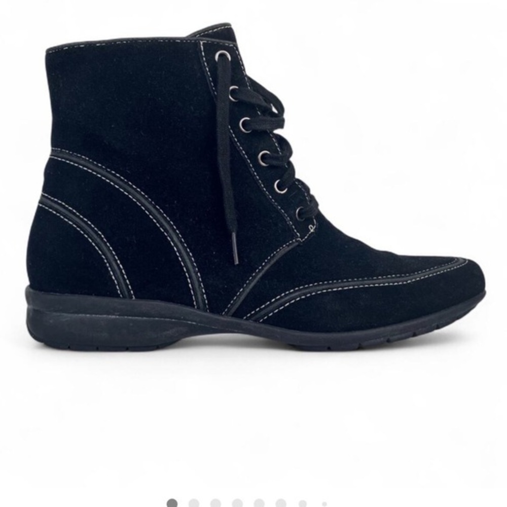 Cole Haan : Waterproof Suede Chukka Black Ankle Boots Black size 7.5
